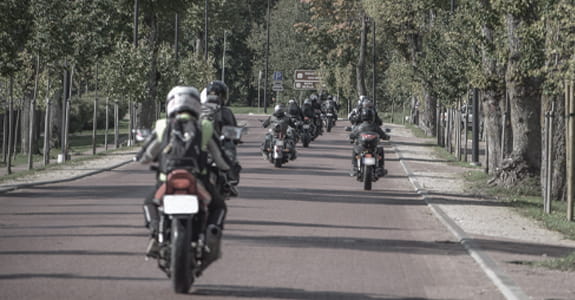 10 hand signals every motorcycle rider should know