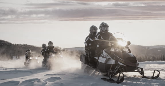 5 snowmobiling safety tips